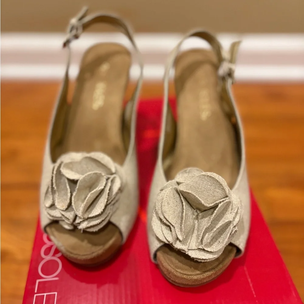 AEROSOLES chic cream